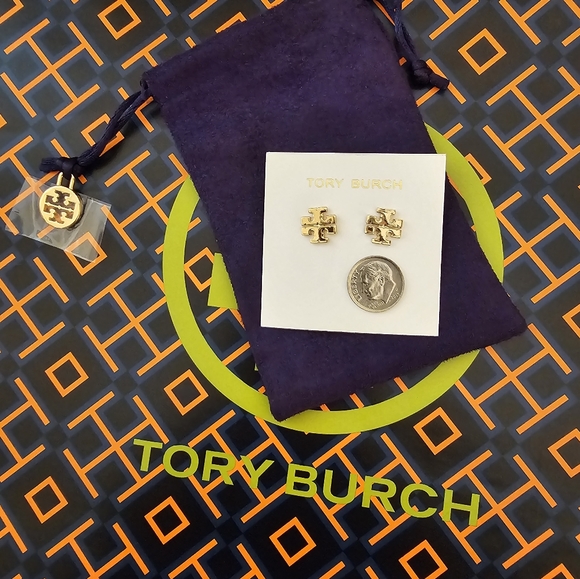 BRAND NEW WITH TAGS! TORY BURCH LOGO STUD EARRINGS - Picture 3 of 4